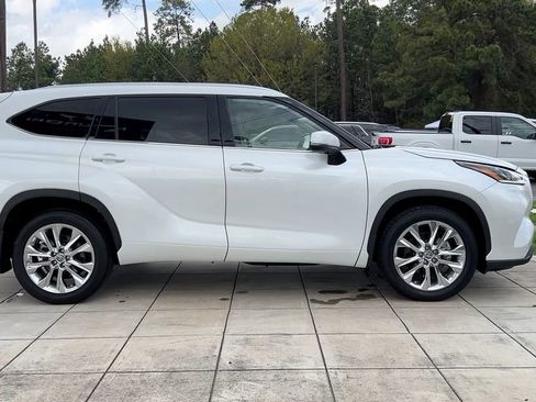 Used 2023 Toyota Highlander Limited image 14