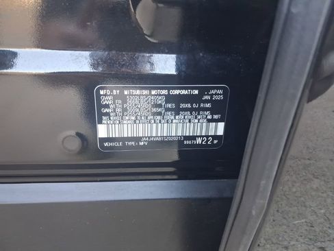 Used 2025 Mitsubishi Outlander AWD image 3
