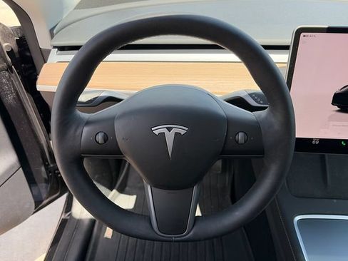 Used 2024 Tesla Model Y Long Range AWD/4WD image 21