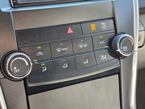 Used 2017 Toyota Camry LE FWD image 37