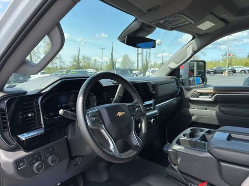 Used 2025 Chevrolet Silverado 2500 LT w/ Convenience Package image 10