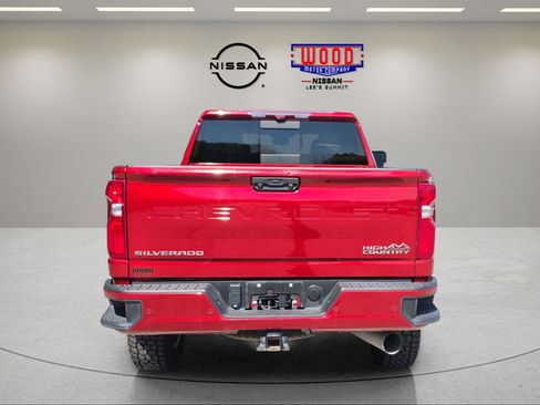 Used 2024 Chevrolet Silverado 2500 High Country w/ High Country Premium Package AWD/4WD image 3