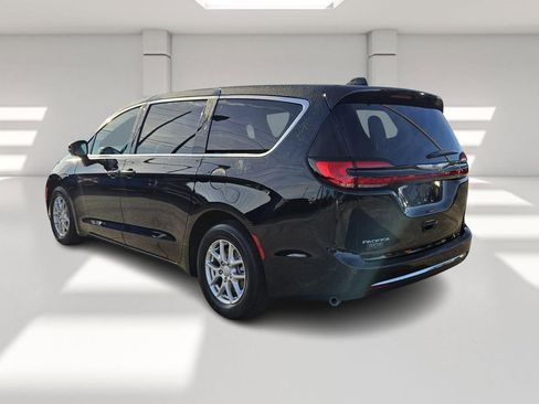 New 2026 Chrysler Pacifica Select image 3