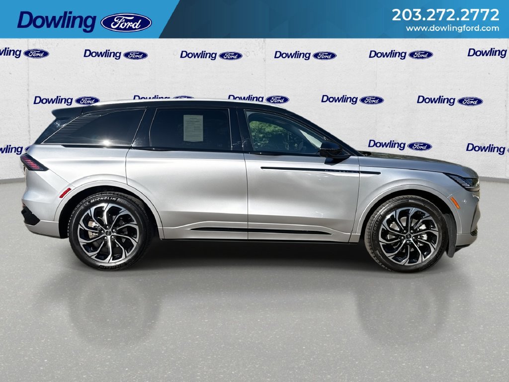 Used 2026 Lincoln Nautilus Reserve AWD/4WD image 9