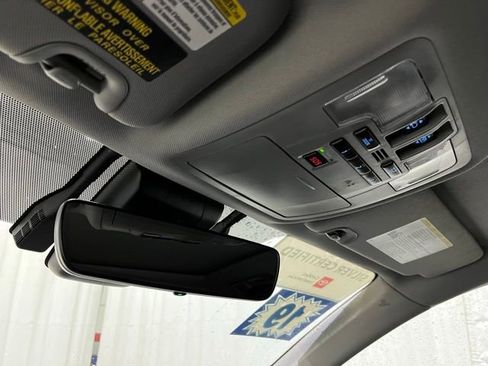 Certified 2019 Toyota Highlander Limited Platinum image 25