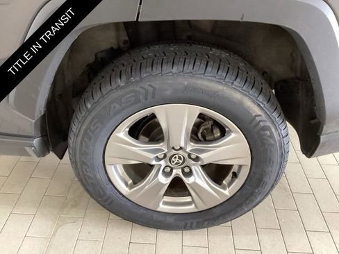 Used 2025 Toyota RAV4 XLE AWD/4WD image 20