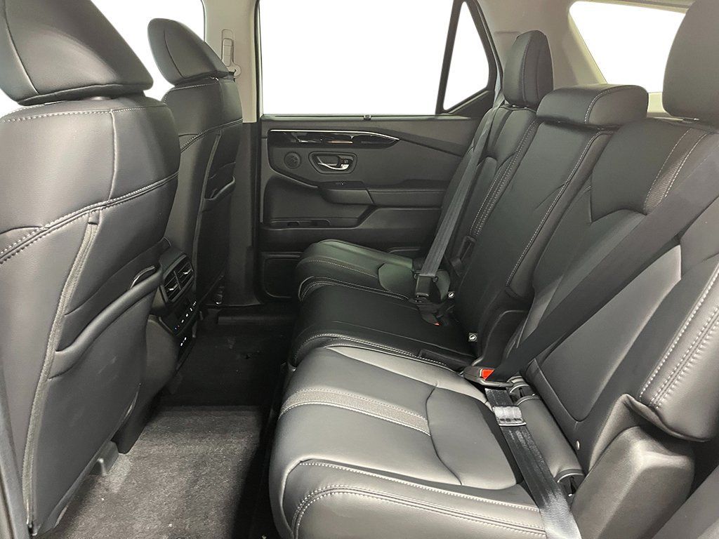 Used 2025 Honda Pilot Touring image 23