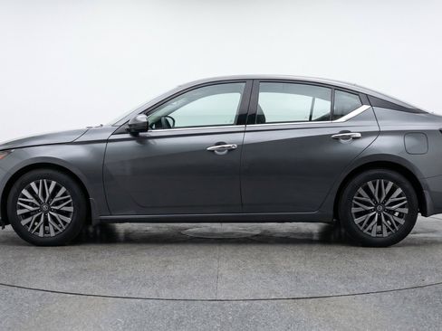 Used 2025 Nissan Altima 2.5 SV FWD image 5