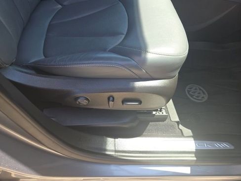 Used 2020 Buick Envision Essence FWD image 25