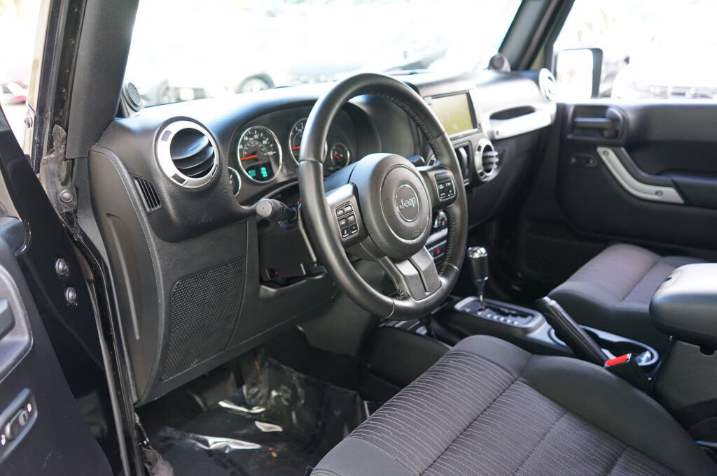 Used 2011 Jeep Wrangler Sahara w/ Connectivity Group AWD/4WD image 19