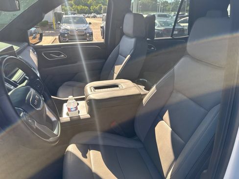 Used 2024 GMC Yukon SLT w/ SLT Luxury Package AWD/4WD image 15