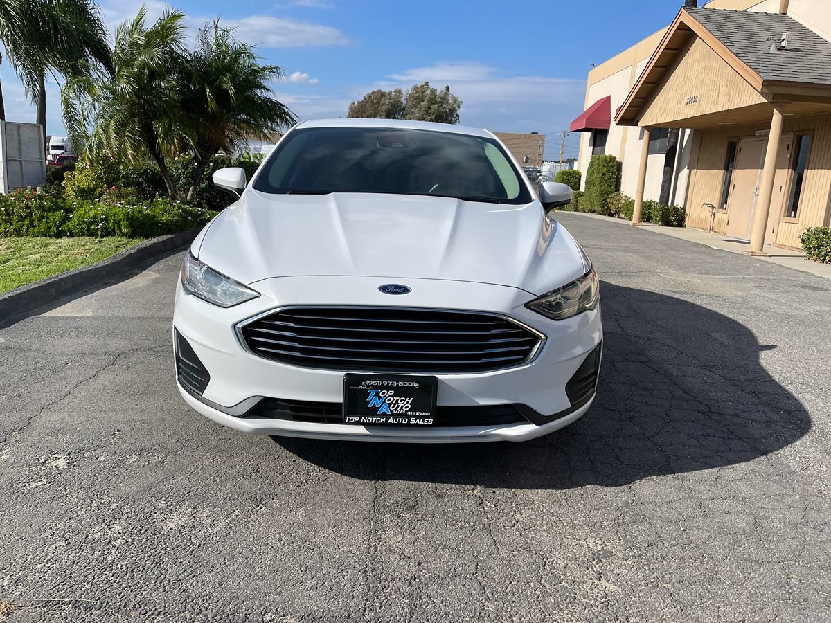 Used 2019 Ford Fusion SE FWD image 2