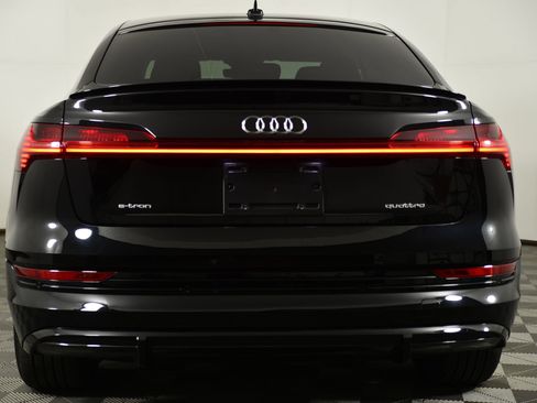 Used 2022 Audi e-tron Premium w/ Convenience Plus Package image 8