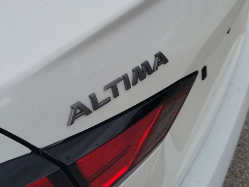 Used 2025 Nissan Altima 2.5 SV FWD image 6