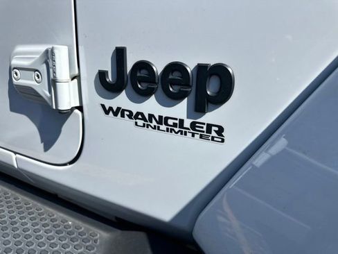 Used 2020 Jeep Wrangler Unlimited Sahara AWD/4WD image 7