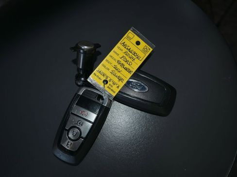 Used 2024 Ford Explorer XLT image 22