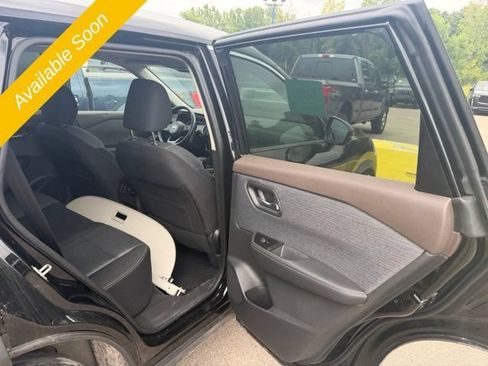 Used 2021 Nissan Rogue SV FWD image 11