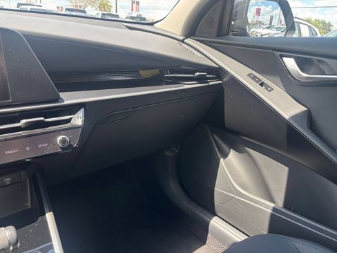 Used 2026 Kia Niro LX FWD image 32