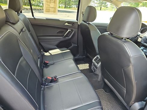Used 2021 Volkswagen Tiguan SE w/ Panoramic Sunroof Package AWD/4WD image 15