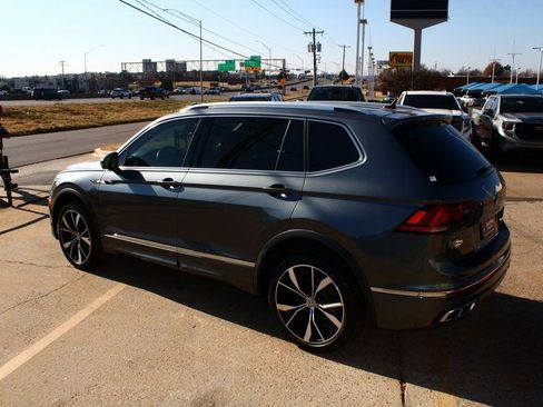 Used 2023 Volkswagen Tiguan SEL R-Line image 11