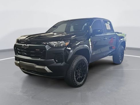Used 2023 Chevrolet Colorado Trail Boss w/ Technology Package AWD/4WD image 9