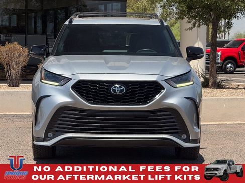 Used 2021 Toyota Highlander XSE AWD/4WD image 2