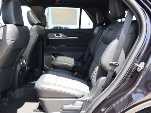 New 2026 Ford Explorer ST-Line w/ ST-Line Street Pack AWD/4WD image 10
