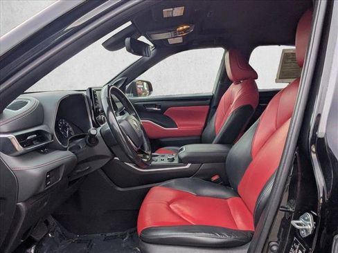 Used 2021 Toyota Highlander XSE image 11