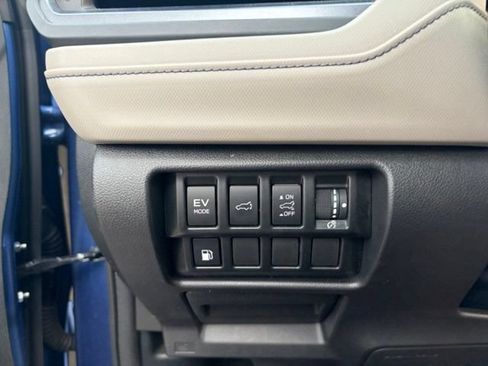 Used 2025 Subaru Forester Limited AWD/4WD image 11