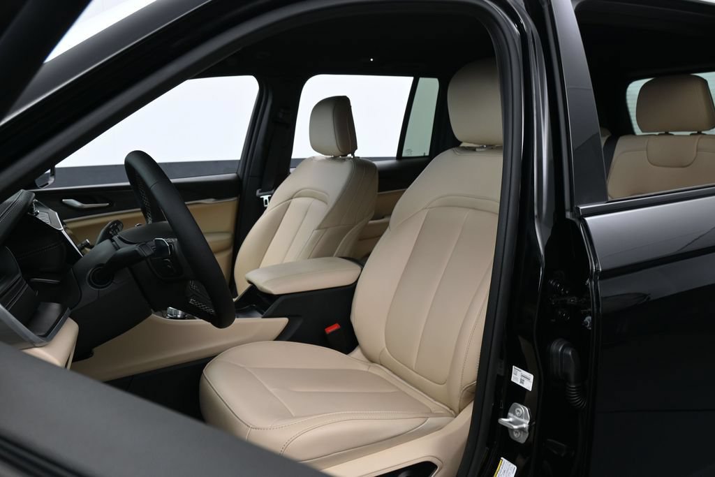 Used 2026 Jeep Grand Cherokee Limited RWD image 10
