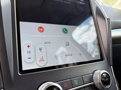 Used 2024 Ford Edge Titanium image 4