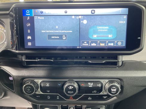 Used 2024 Jeep Gladiator Sport image 23