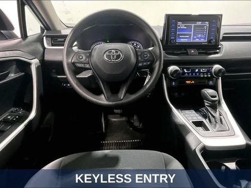 Used 2020 Toyota RAV4 LE AWD/4WD image 11