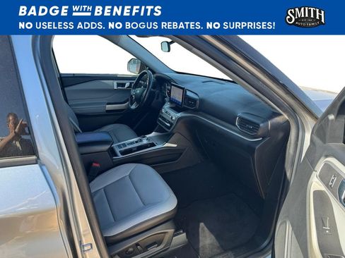 Used 2021 Ford Explorer XLT w/ Equipment Group 202A RWD image 4