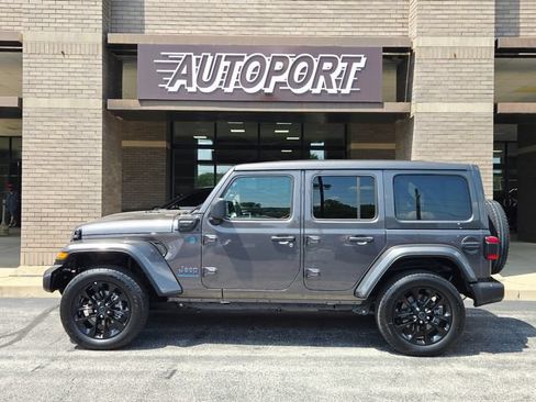 Used 2025 Jeep Wrangler Unlimited Sahara w/ Safety Group AWD/4WD image 5