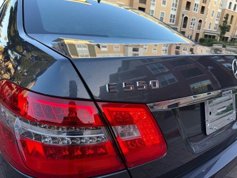 Used 2010 Mercedes-Benz E 550 Sedan image 24