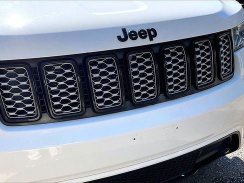 Used 2017 Jeep Grand Cherokee Altitude image 30