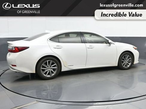 Used 2017 Lexus ES 300h w/ Luxury Package FWD image 8