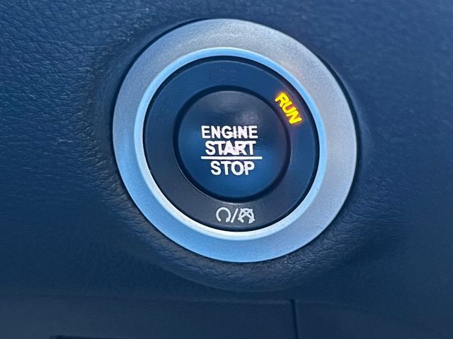 Used 2017 Chrysler Pacifica Limited FWD image 13