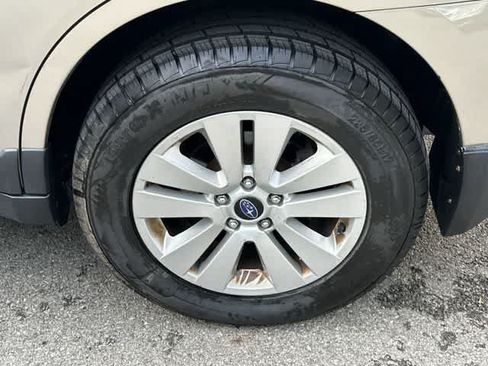 Used 2017 Subaru Outback 2.5i Premium AWD/4WD image 5