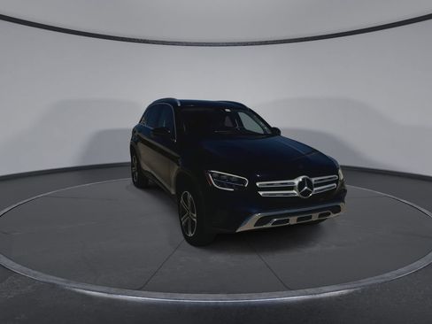 Used 2021 Mercedes-Benz GLC 300 image 3