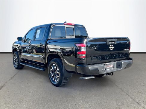 Used 2022 Nissan Frontier SV image 5