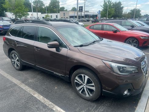 Used 2019 Subaru Outback 2.5i Limited AWD/4WD image 3