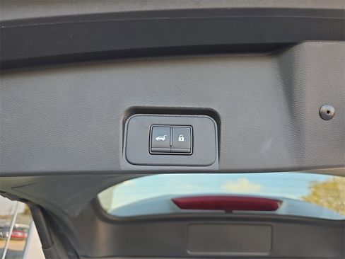 Used 2024 Nissan Rogue SV image 31