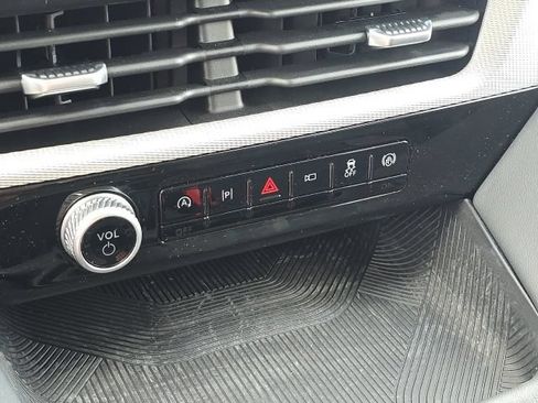 Used 2025 Ford Explorer Active RWD image 36
