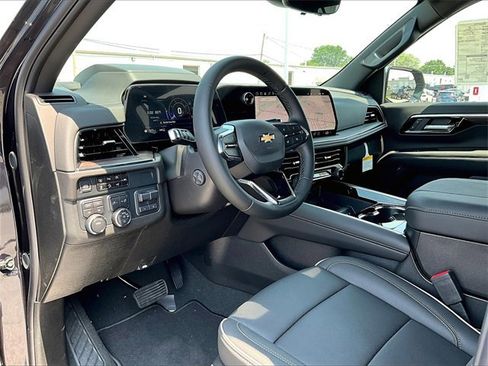 New 2025 Chevrolet Suburban Premier image 8
