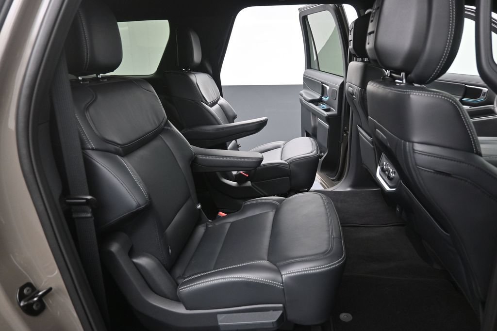 Used 2027 Ford Expedition Max Platinum w/ Stealth Performance Package AWD/4WD image 23