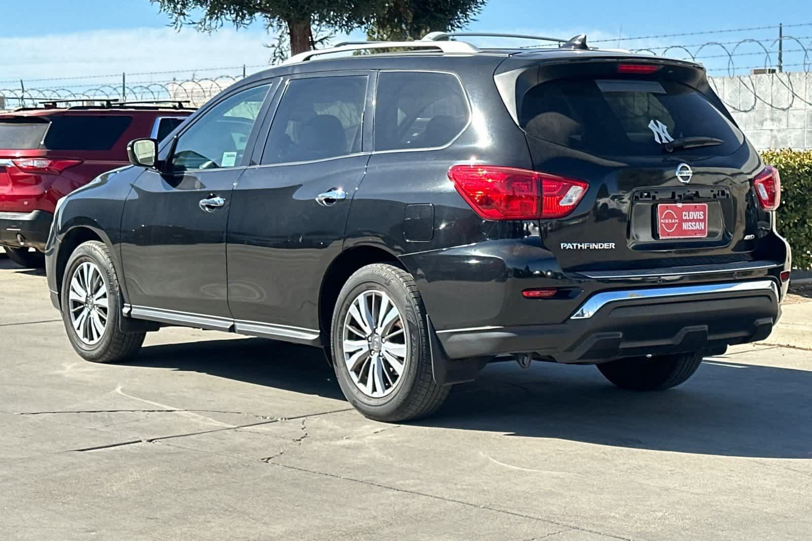 Used 2020 Nissan Pathfinder S AWD/4WD image 7