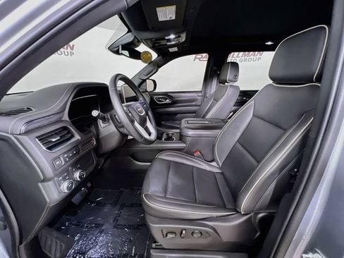 Used 2023 GMC Yukon XL SLT AWD/4WD image 10