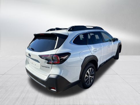 Used 2024 Subaru Outback Premium AWD/4WD image 4
